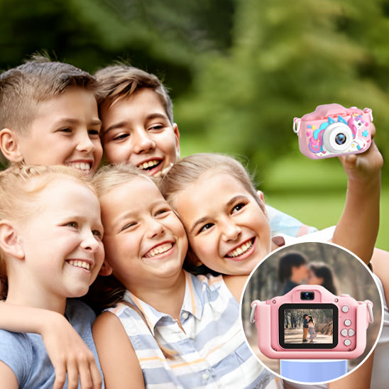 Selfie groupe ami avec appareil photo enfant