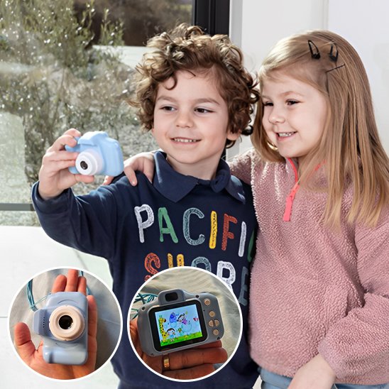Un garçon se prend en selfie avec une amie grâce à un appareil photo enfant