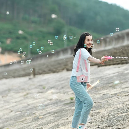 ado en sortie extérieur avec son appareil photo enfant de chaton mignon