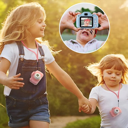 Frère et sœurs avec appareil photo enfant