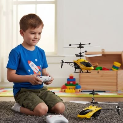 garçon pilote helicoptère télécommandé jaune