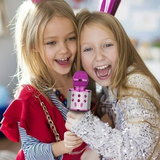 fillettes avec micro karaoke