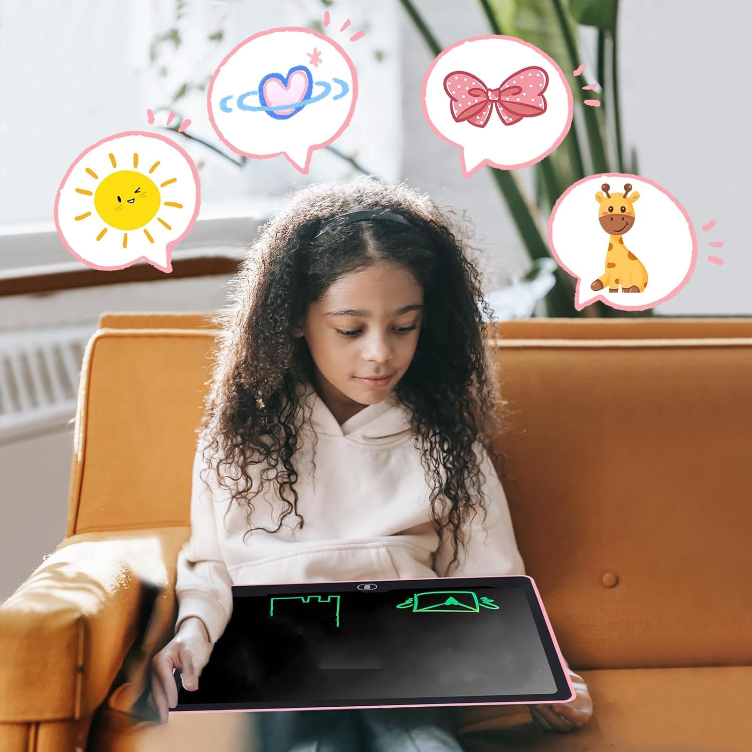 jeune fille avec tablette dessin enfant