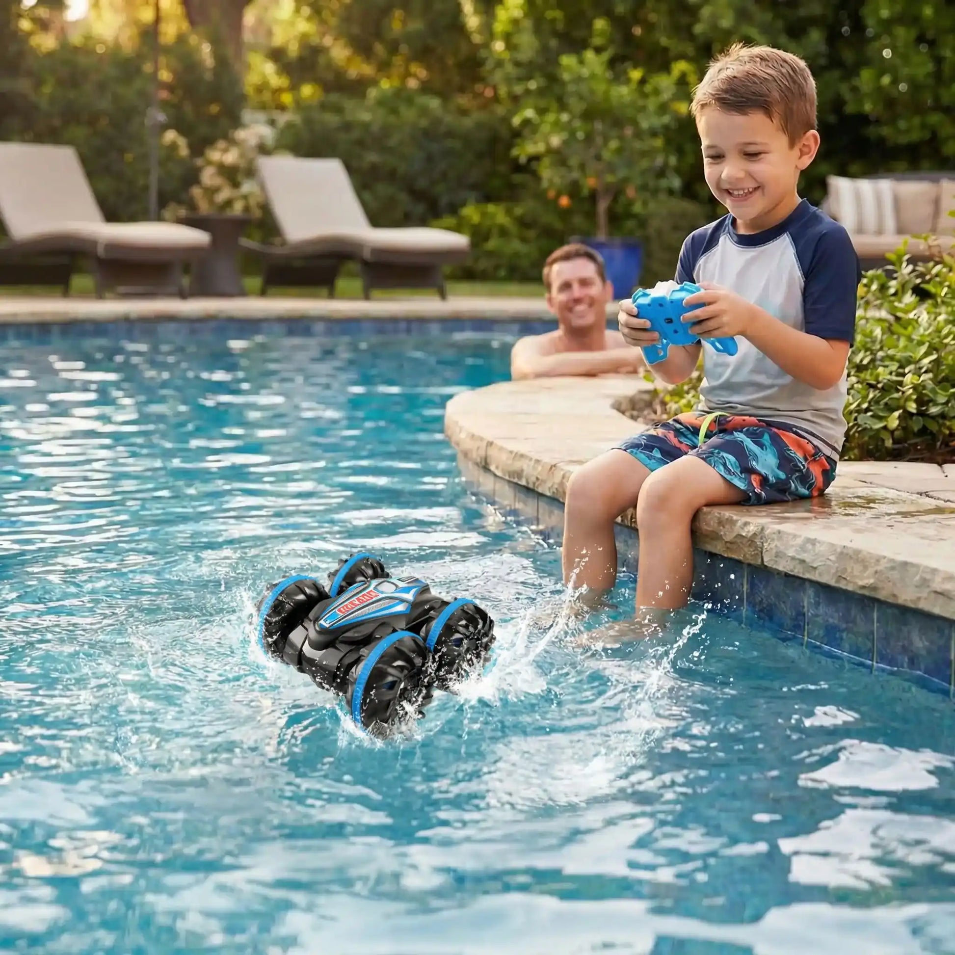  un garçon au bord de la piscine avec VOITURE AMPHIBIE TELECOMMANDEE